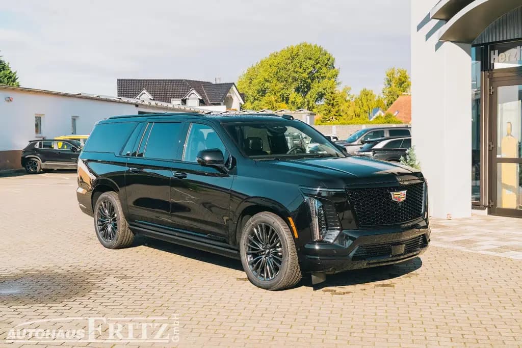 Main__Slider__Photo:Cadillac Escalade ESV Sport Platinum - 6,2l V8 TV MY26 null-0