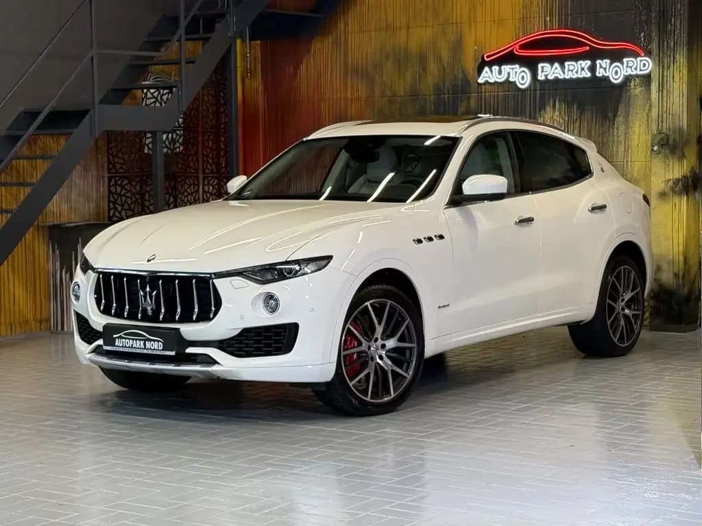 Main__Slider__Photo:Maserati Levante S Q4~PANO~KAMERA 360~HARMAN&KARDON~SOFT 04/2018-0