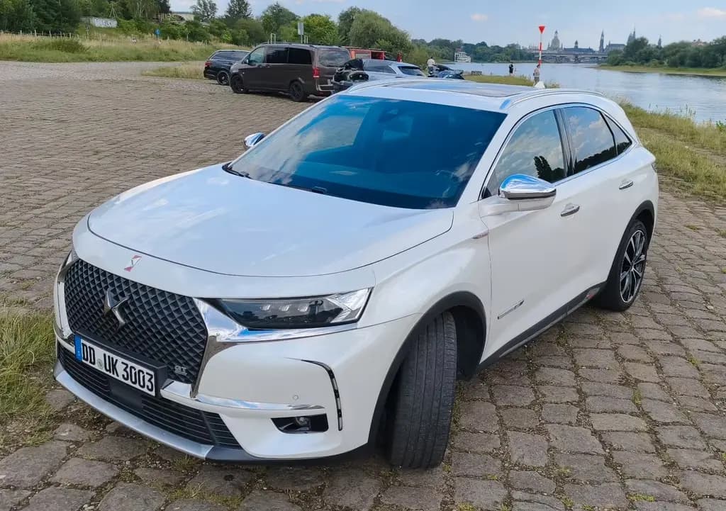 Main__Slider__Photo:DS Automobiles DS7 (Crossback) DS7 Crossback GT Sport 225PS Kamera Perlmuttweiß 10/2018-0