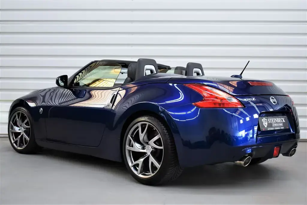 Main__Slider__Photo:Nissan 370Z Roadster Pack+BOSE+Xenon+Kamera+36.400km 05/2017-1