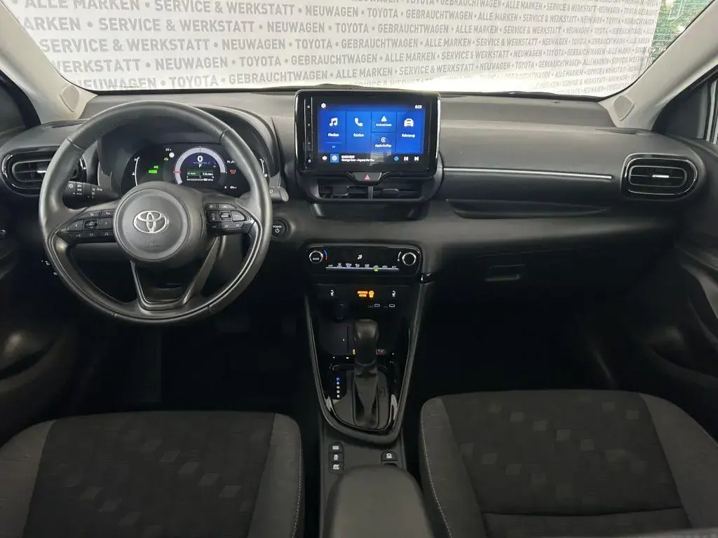 Main__Slider__Photo:Toyota Yaris Hybrid 116 1.5 VVT-i Teamplayer 04/2025-1