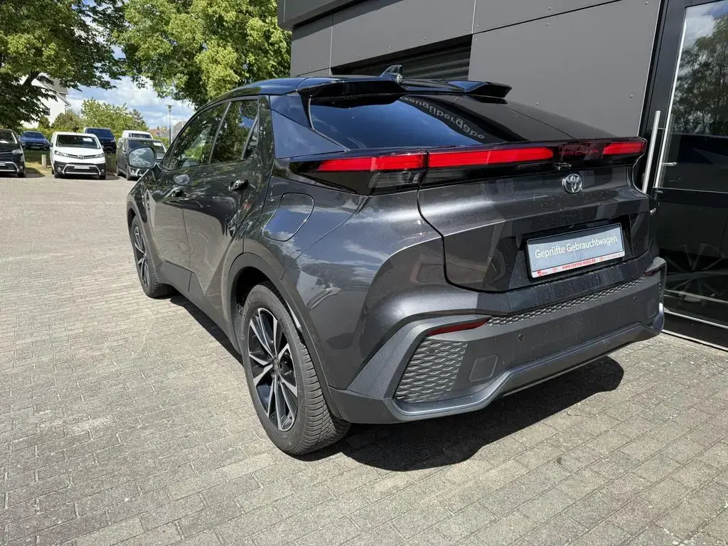 Main__Slider__Photo:Toyota C-HR 1.8 Hybrid Team D 05/2024-1