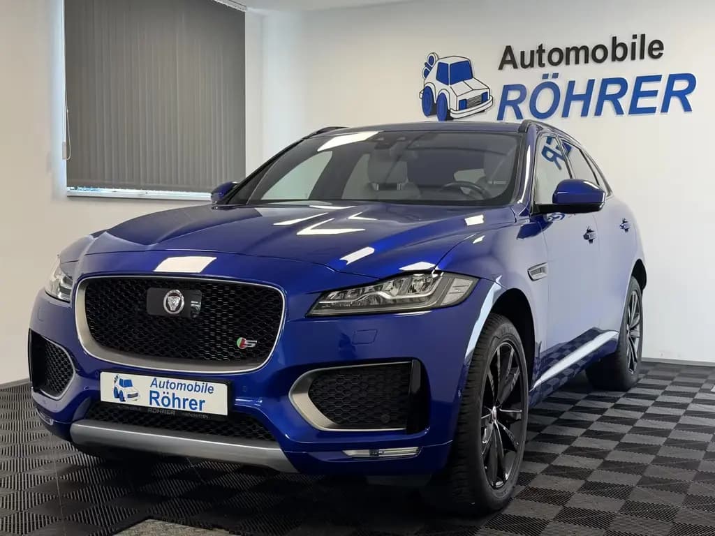 Main__Slider__Photo:Jaguar F-Pace S AWD First Edition Standheiz. HUD LED 01/2017-0