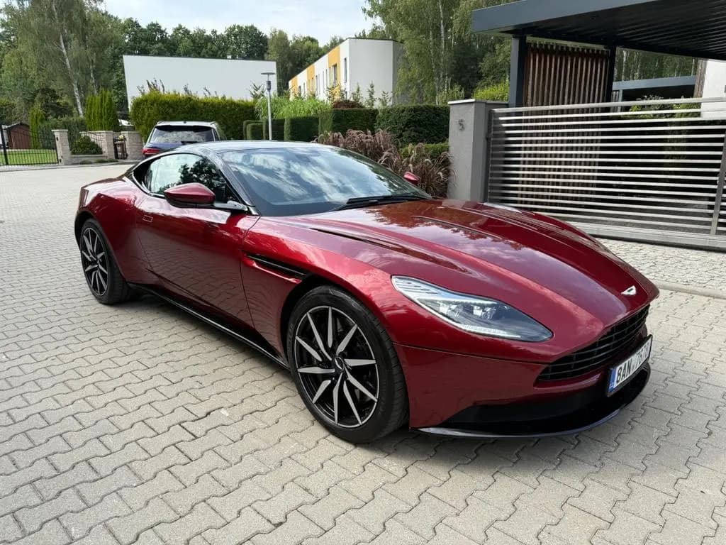 Main__Slider__Photo:Aston Martin DB11 5.2 V12 03/2018-0