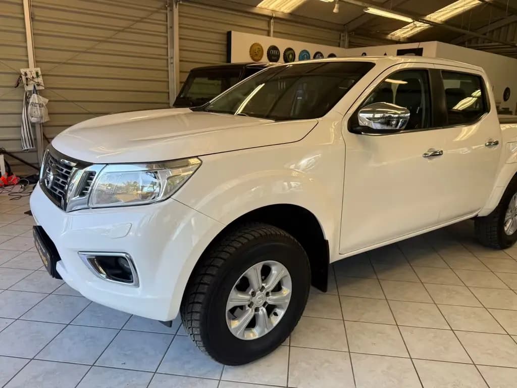 Main__Slider__Photo:Nissan Navara NP300 Acenta Double Cab Xenon AHK 3.5t 12/2018-0