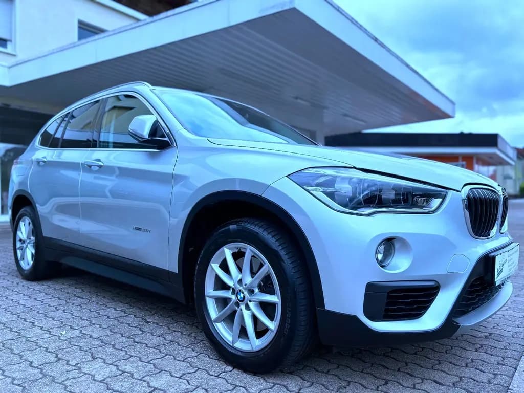 Main__Slider__Photo:BMW X1 xDrive 20 i Aut. Navi LED Klima Pdc Tüv NEU 10/2016-0