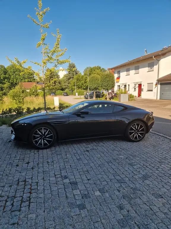 Main__Slider__Photo:Aston Martin DB11 4.0 V8 - 08/2019-0