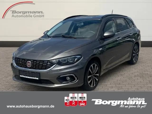 Main__Slider__Photo:Fiat Tipo Lounge 1.4 T-Jet Anhängerkupplung - Rückfah 05/2017-0