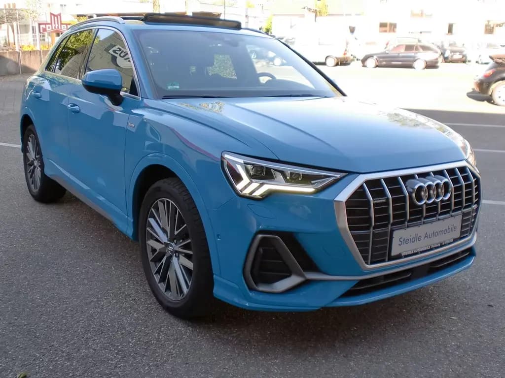 Main__Slider__Photo:Audi Q3 40 TFSI quattro S line Matrix Pano Garantie 03/2019-0