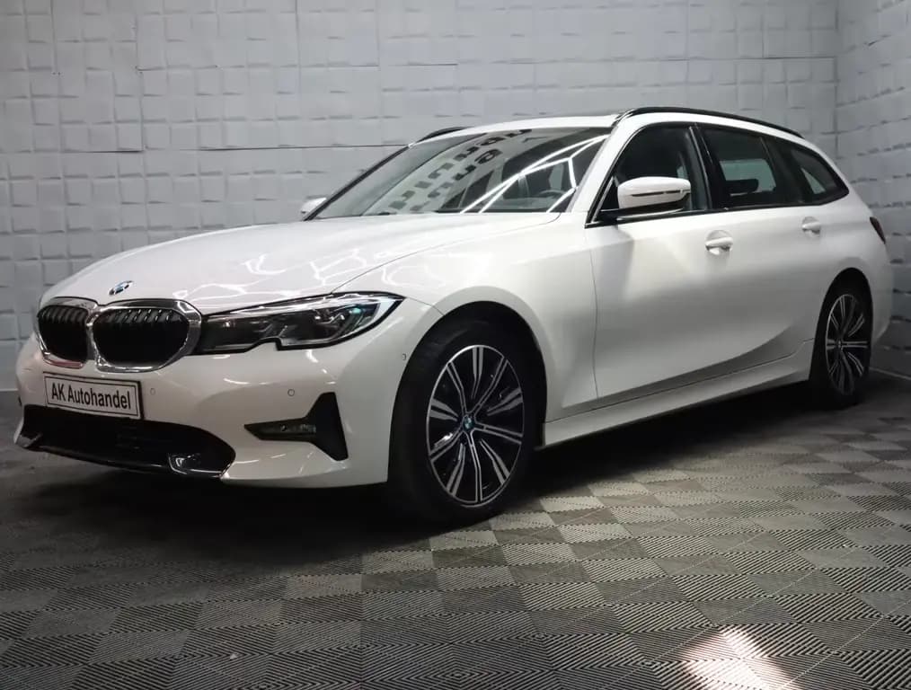 Main__Slider__Photo:BMW 320 d Touring xDrive Sport Line LED Navi T-Leder 03/2021-0