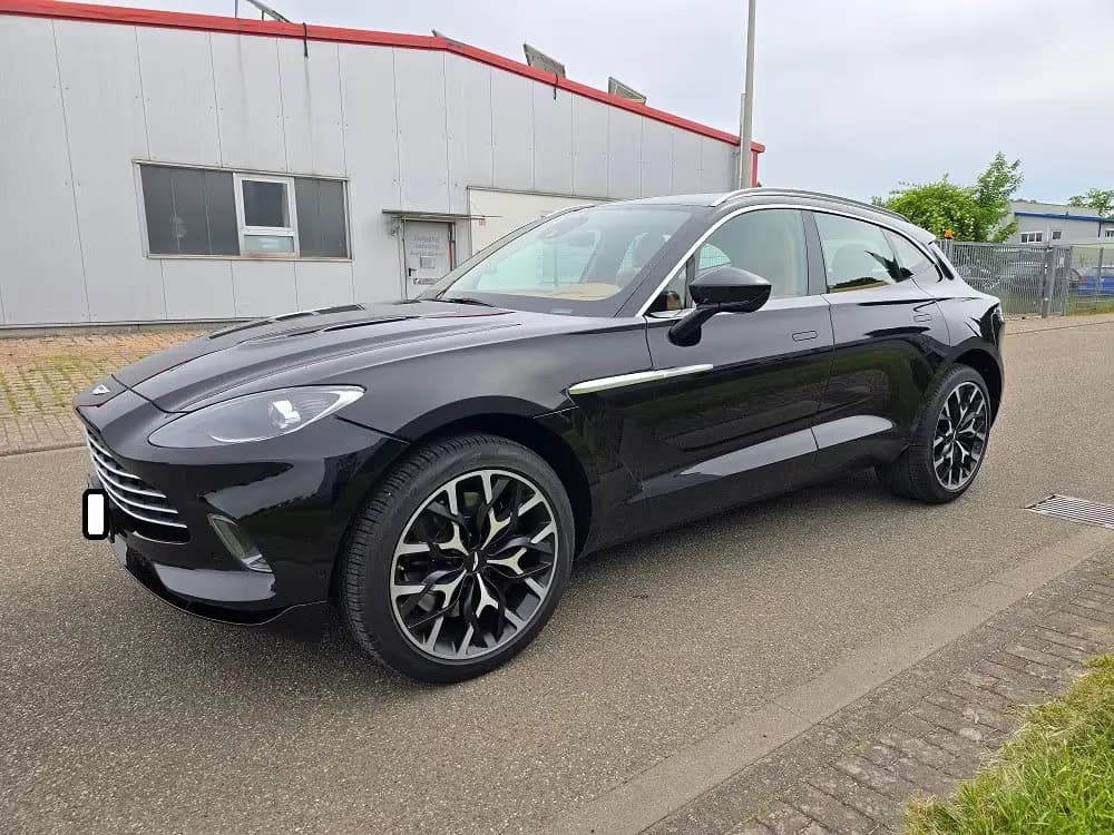 Main__Slider__Photo:Aston Martin DBX 4.0 V8 Panorama 360° 4xSHZ 4xSitzbeluft 03/2023-0