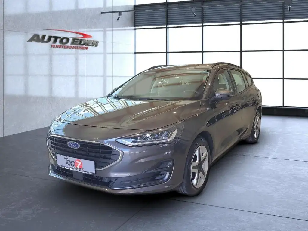 Main__Slider__Photo:Ford Focus Cool & Connect Bluetooth Navi LED Klima 05/2022-1