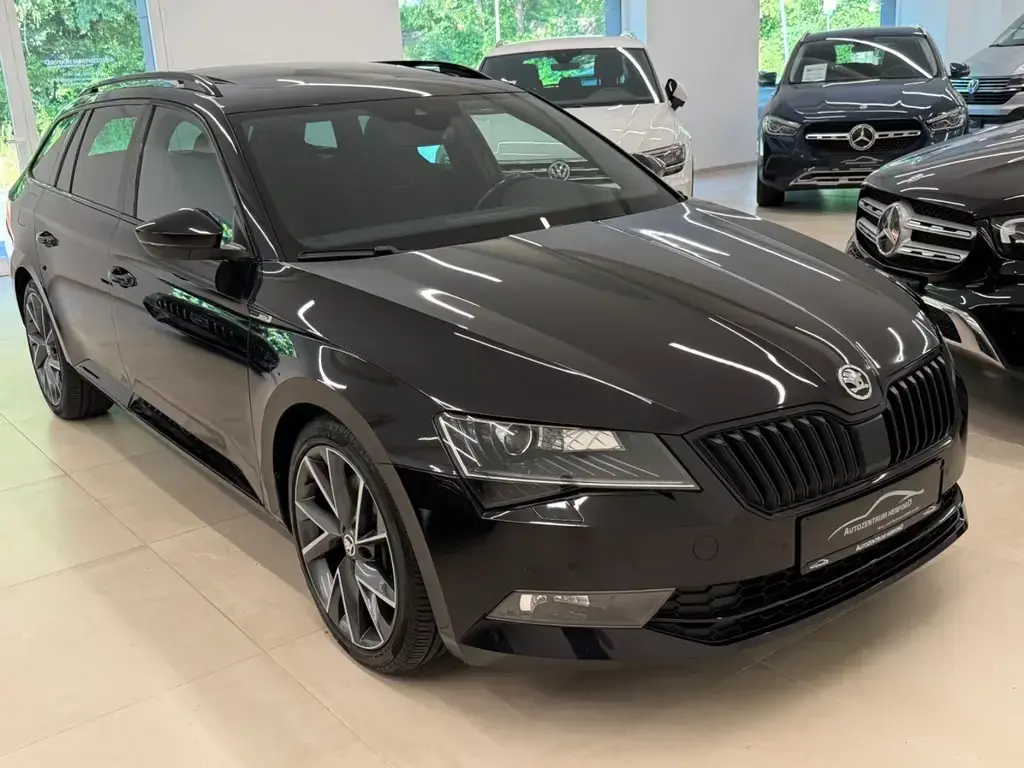 Main__Slider__Photo:Skoda Superb Combi Sportline 4x4 1 Hand 02/2019-1