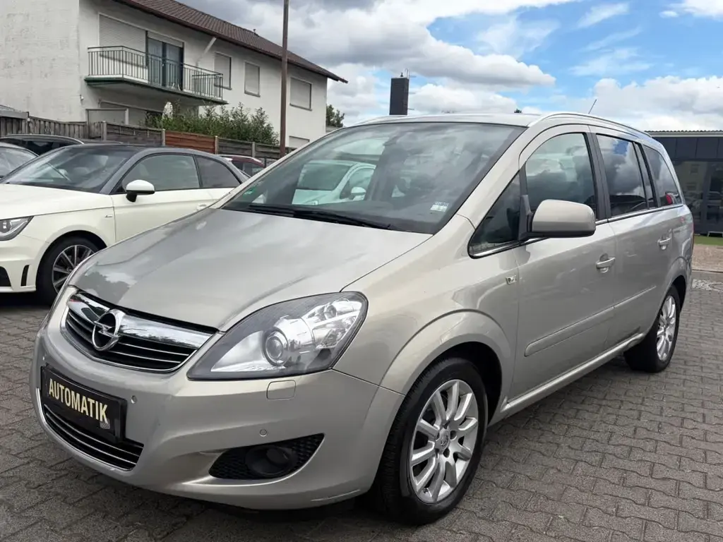 Main__Slider__Photo:Opel Zafira B Innovation"110 Jahre"*Automatik*7.Sitze 07/2010-1