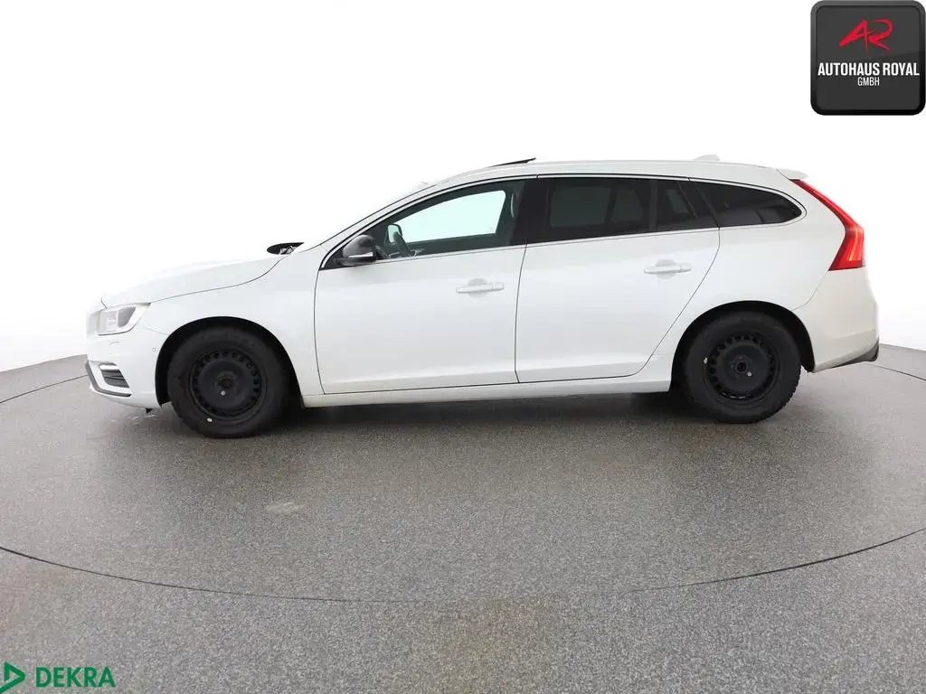 Main__Slider__Photo:Volvo V60 D5 R DESIGN GLASDACH,TOTWINKEL,ACC,XENON 06/2015-1