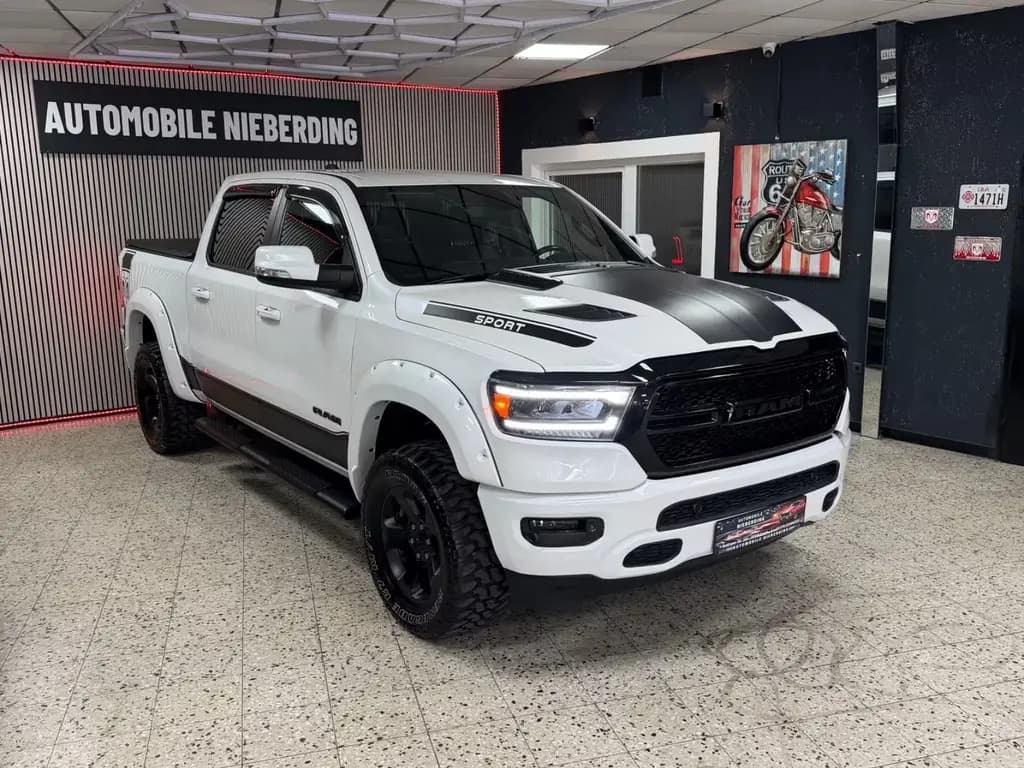 Main__Slider__Photo:Dodge RAM 5.7 HEMI 4X4 / Sport Night-Edt. / CrewCab / 01/2020-0