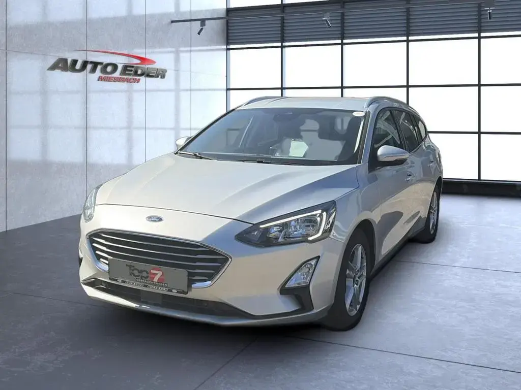 Main__Slider__Photo:Ford Focus Cool & Connect Bluetooth Navi LED Klima 02/2022-1