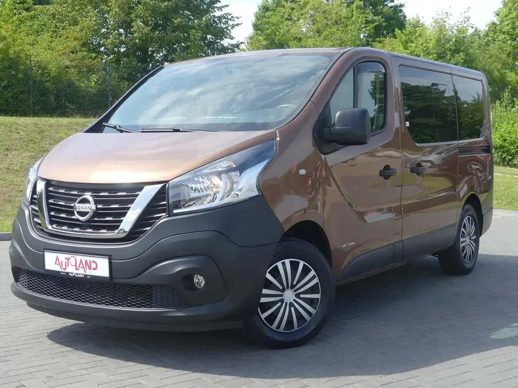 Main__Slider__Photo:Nissan NV300 1.6 dCi L1H1 9-Sitzer Allwetter Kamera AHK 07/2017-1