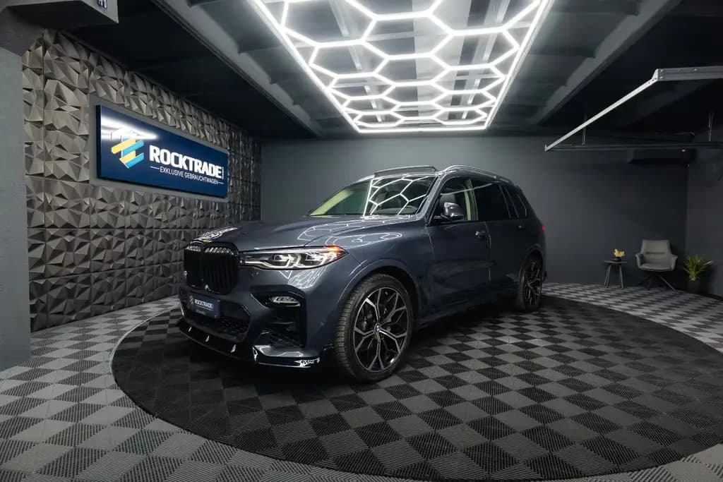 Main__Slider__Photo:BMW X7 40i M Performance Shadow *22'*Pano*LED*360* 07/2020-0