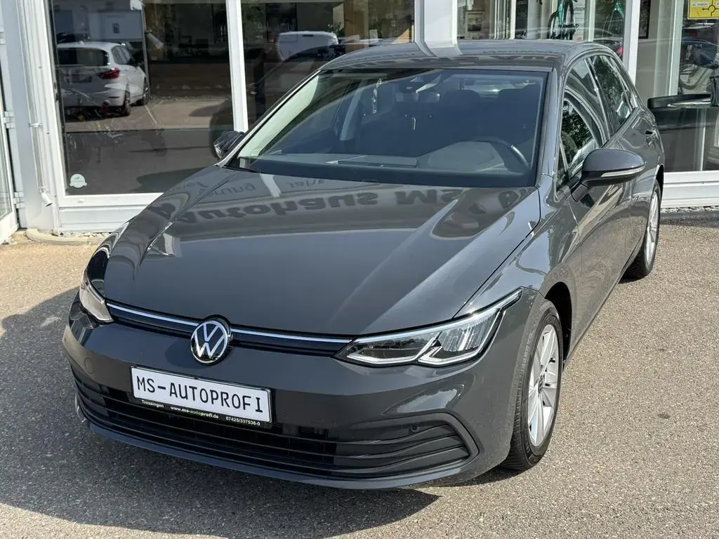 Main__Slider__Photo:Volkswagen Golf Life eTSI 04/2023-1