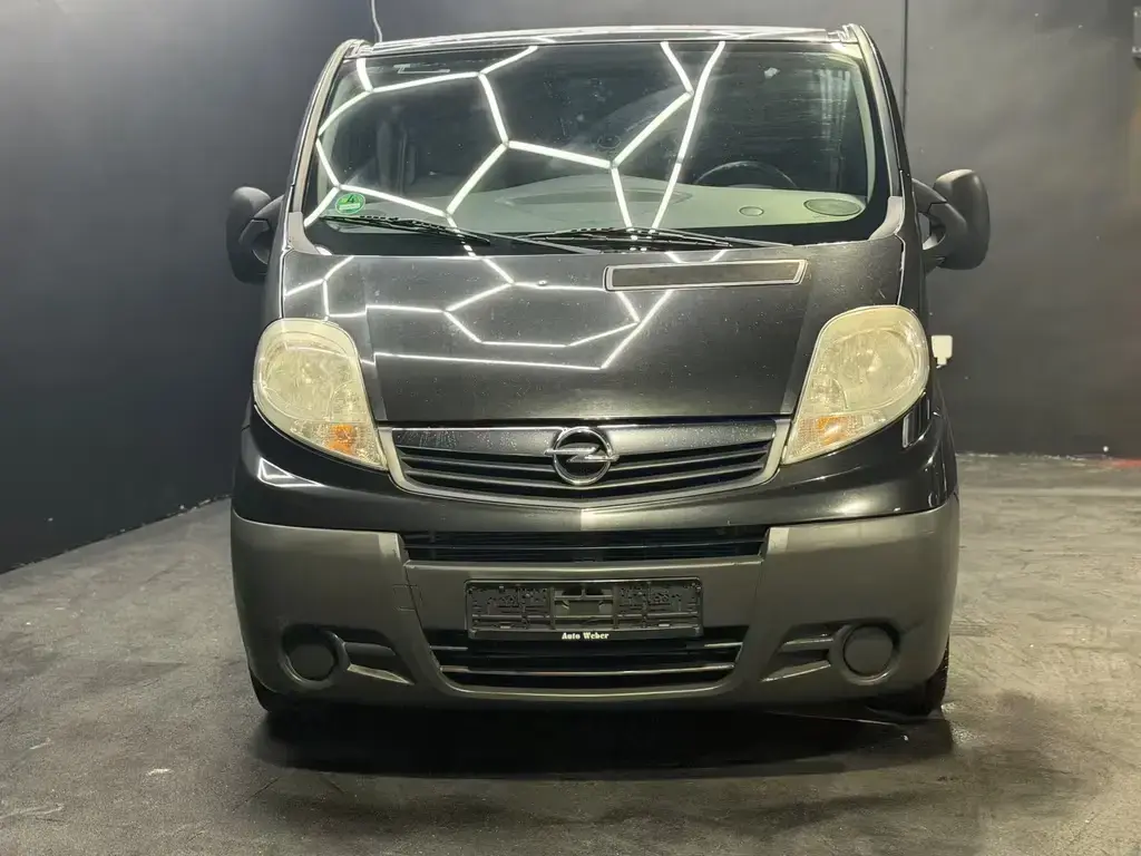 Main__Slider__Photo:Opel Vivaro 2,5 CDTI 94000TKM AHK Rückfahr Kamera 04/2011-1