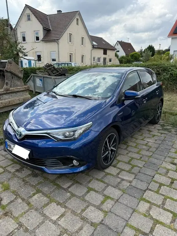 Main__Slider__Photo:Toyota Auris Hybrid Edition S+ 04/2017-1