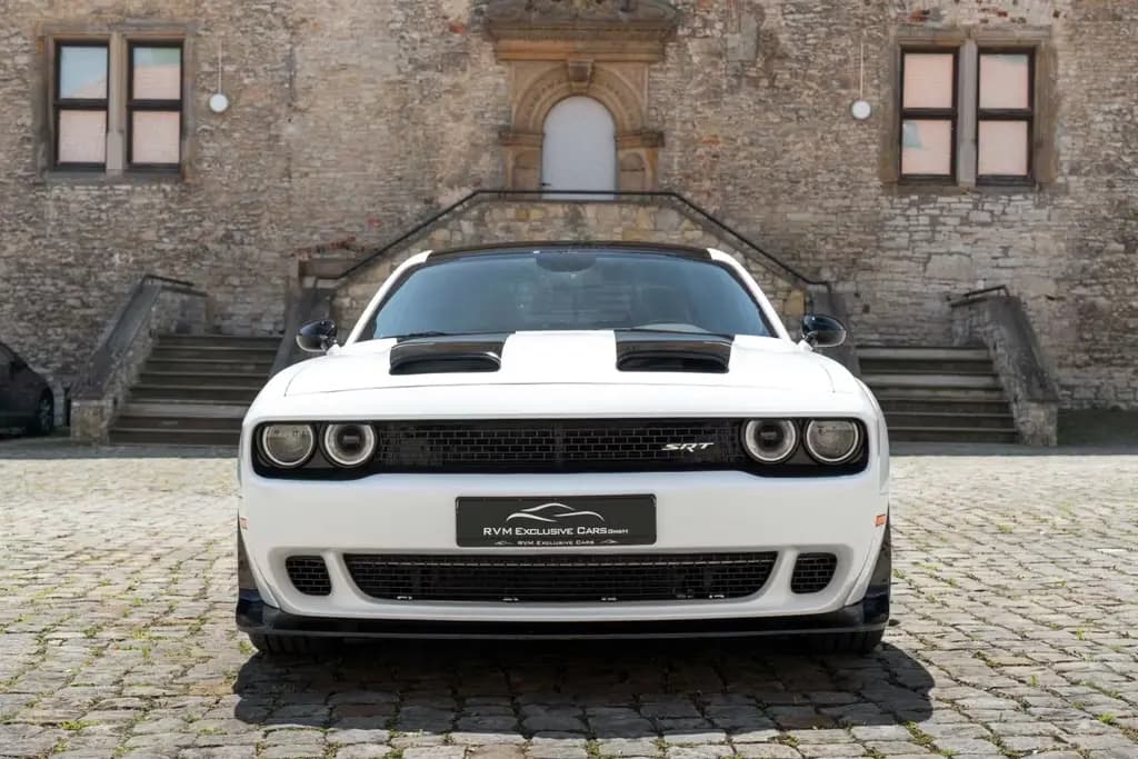 Main__Slider__Photo:Dodge Challenger 6,4L SCAT WIDEBODY ALPINE KAM TOTW 05/2024-0