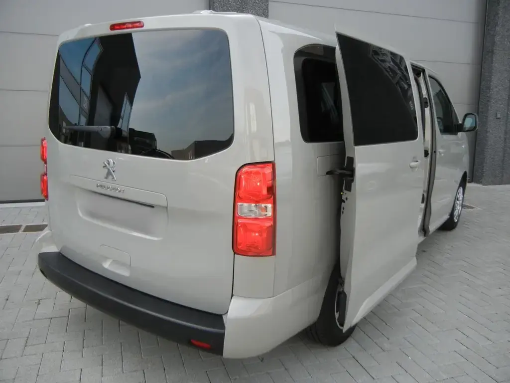 Main__Slider__Photo:Peugeot Traveller L3 BUSINESS 16 BHDi 120 NAV*PDC*9S 07/2018-1
