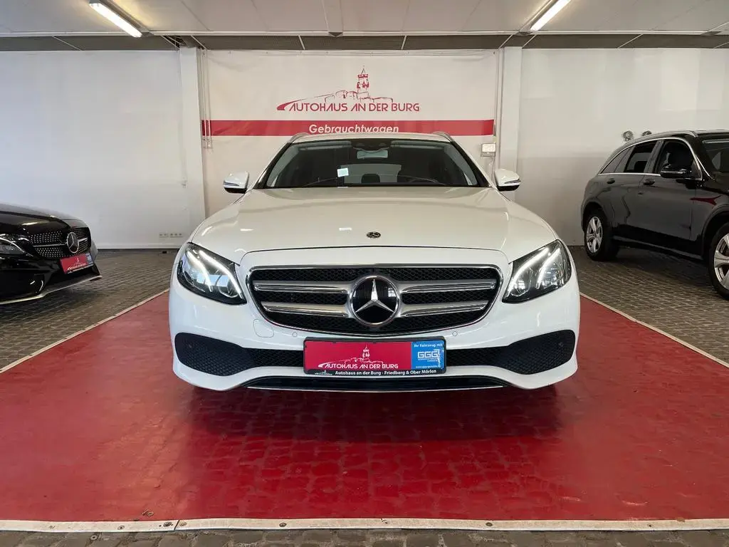 Main__Slider__Photo:Mercedes-Benz E 200 d T-Modell *1.Hd.+SHgpfl.+LED+Navi+Kamera 04/2017-1