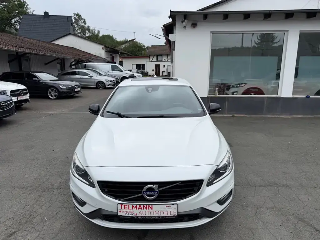 Main__Slider__Photo:Volvo S60 Lim. Momentum/Schiebedach/Vollleder/Automatik 12/2016-1