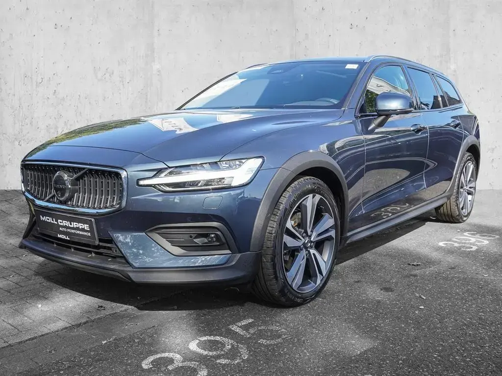 Main__Slider__Photo:Volvo V60 Cross Country B4 D AWD Plus Bright PANO AHK 03/2024-1