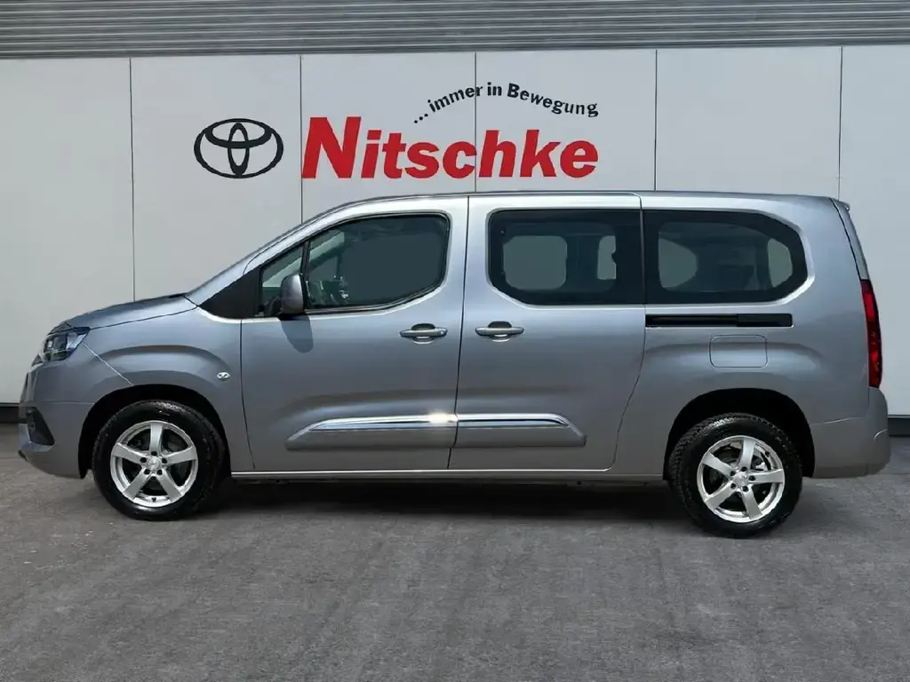 Main__Slider__Photo:Toyota Proace City 1,2 6-Gang L2 Shuttle, 7-Sitzer 04/2021-1