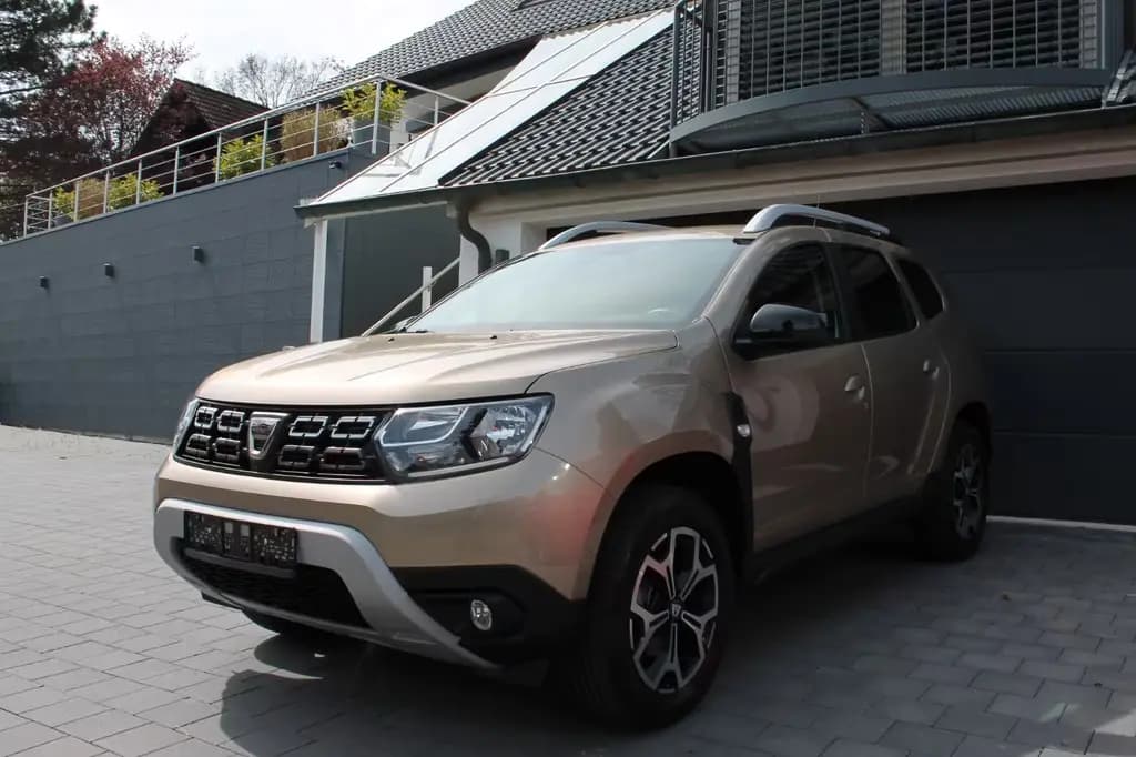 Main__Slider__Photo:Dacia Duster II Celepration 150 PS Leder Nav AHK 05/2021-0