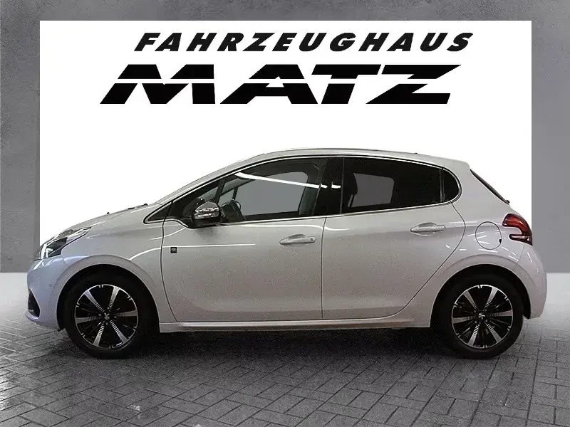 Main__Slider__Photo:Peugeot 208 PureTech 110 Edition Panoramadach*Sitzheizun 04/2019-1