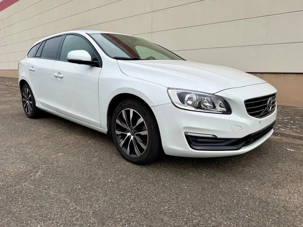 Main__Slider__Photo:Volvo V60 D2 Automatik - LEDER + SHZ 04/2017-1