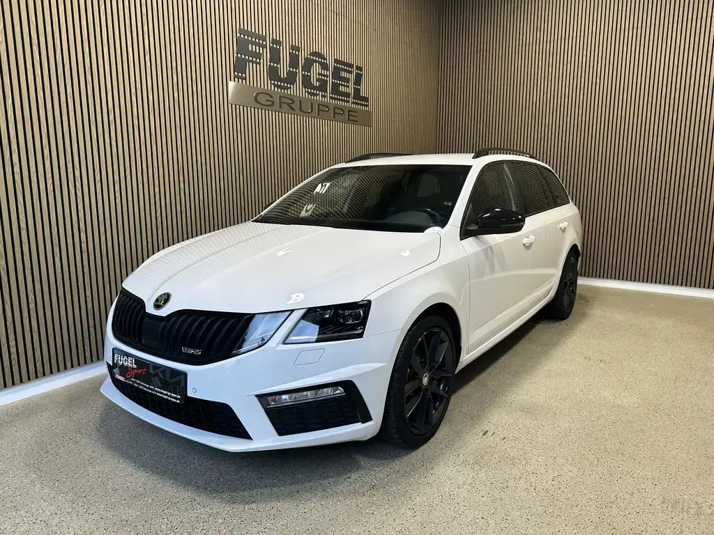 Main__Slider__Photo:Skoda Octavia Combi 2.0 TSI RS LED|SHZ|ACC|Navi|Sports 10/2017-1