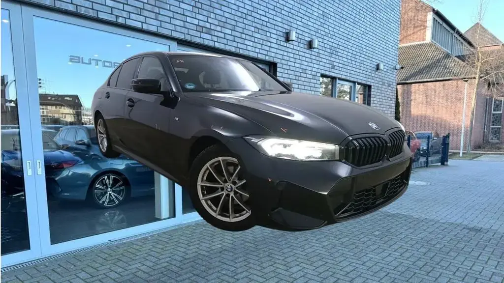 Main__Slider__Photo:BMW 318 i lim M Sport Kamera ACC HiFi Ambiente AG+ 11/2023-1