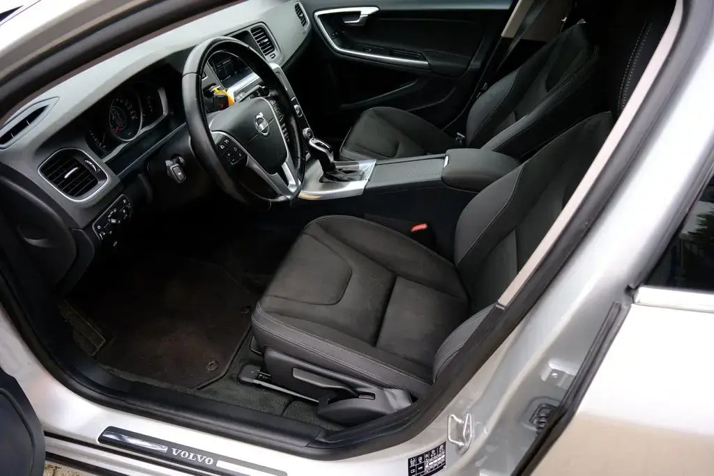 Main__Slider__Photo:Volvo V60 1.6 T3 150pk Momentum Aut. Navi|Clima|LMV 11/2014-1