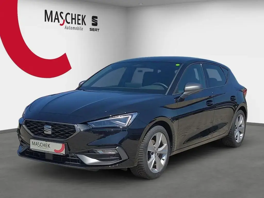 Main__Slider__Photo:Seat Leon FR Sonderleasing DSG Navi Matrix RearView S 11/2025-1