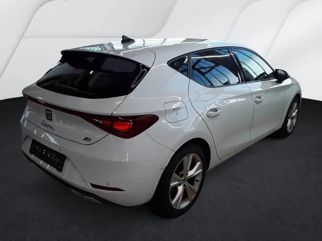 Main__Slider__Photo:Seat Leon 1.5 eTSI DSG FR Navi ACC Keyless Matrix Shz 12/2025-1