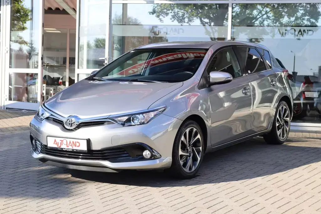 Main__Slider__Photo:Toyota Auris 1.2 Comfort Kamera Sitzheizung AHK 03/2016-1