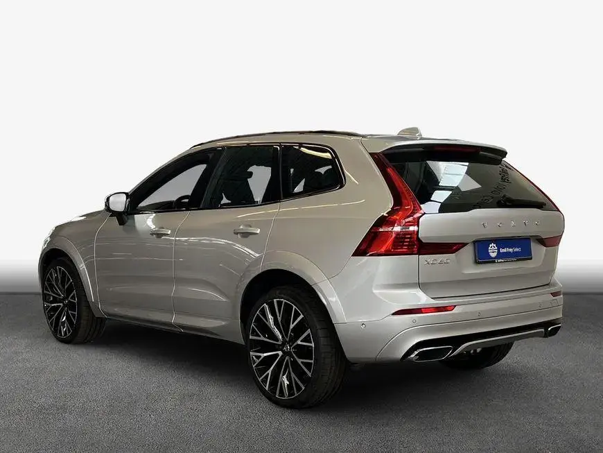 Main__Slider__Photo:Volvo XC60 B5 AWD R-Design Glasd Luftf 22'' HeadUp Pil 08/2019-1
