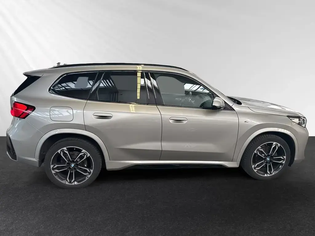 Main__Slider__Photo:BMW X1 sDrive18d Aut.|M Sport|Head-Up|Sportsitz|PA+ 05/2023-1