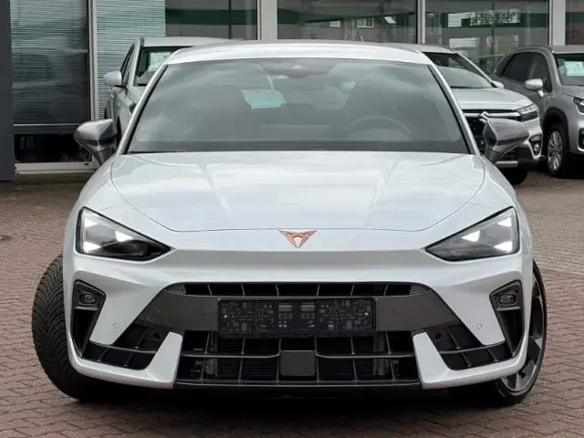 Main__Slider__Photo:Cupra Leon 1.5 eTSI Navi Kamera AHK Matrix ACC Winterp 05/2025-1
