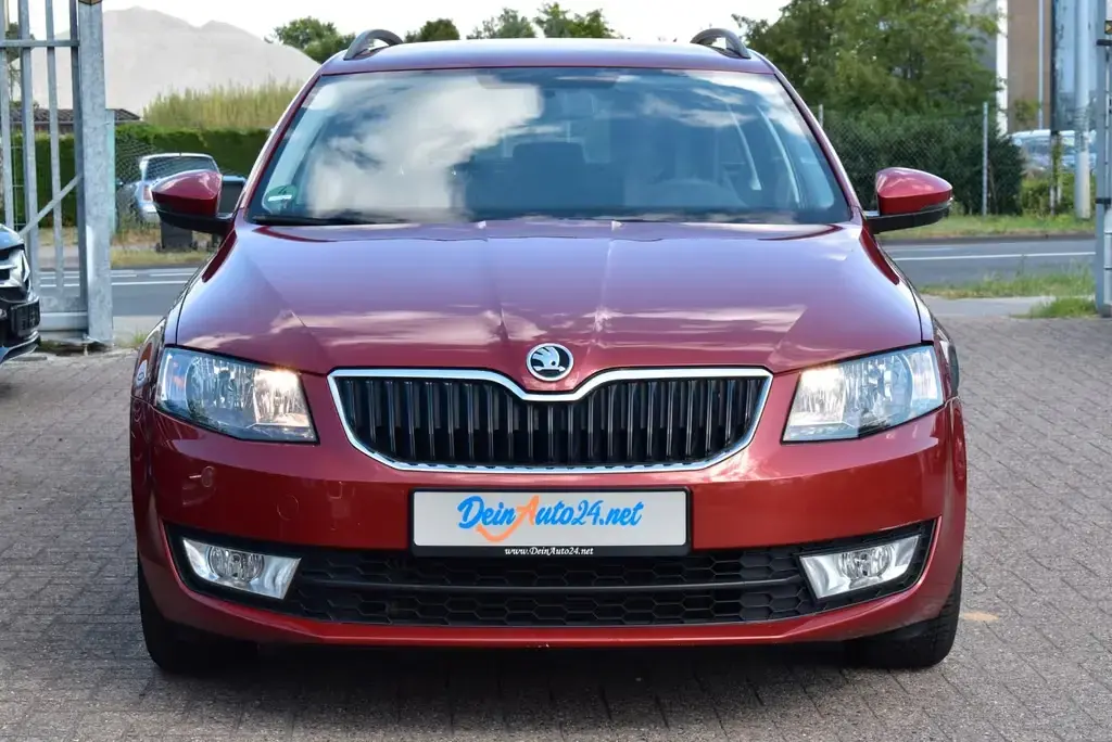 Main__Slider__Photo:Skoda Octavia Combi Ambition Scheckh.|Si-Hzg|Klima|AHK 09/2016-1