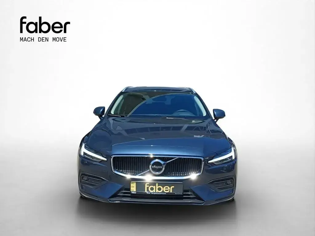 Main__Slider__Photo:Volvo V60 B4 Diesel Momentum Pro 12/2020-1