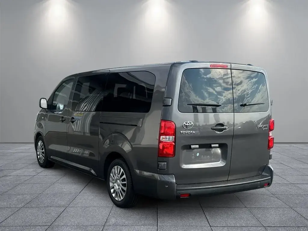 Main__Slider__Photo:Toyota Proace (Verso) Proace Verso 2,0L D Family L2 9-Sitzer Apple Car 05/2024-1