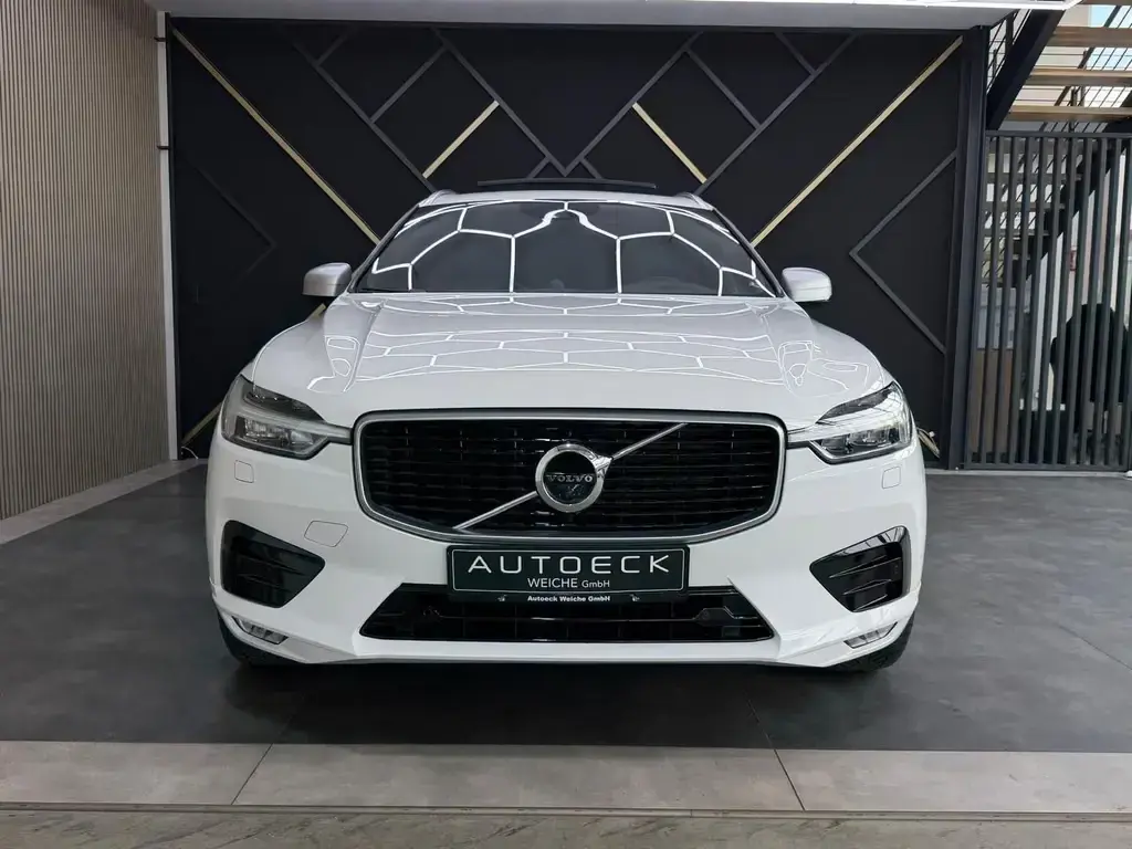 Main__Slider__Photo:Volvo XC60 R Design AWD Pano Luftfw. AHK B&W 360Cam 05/2018-1