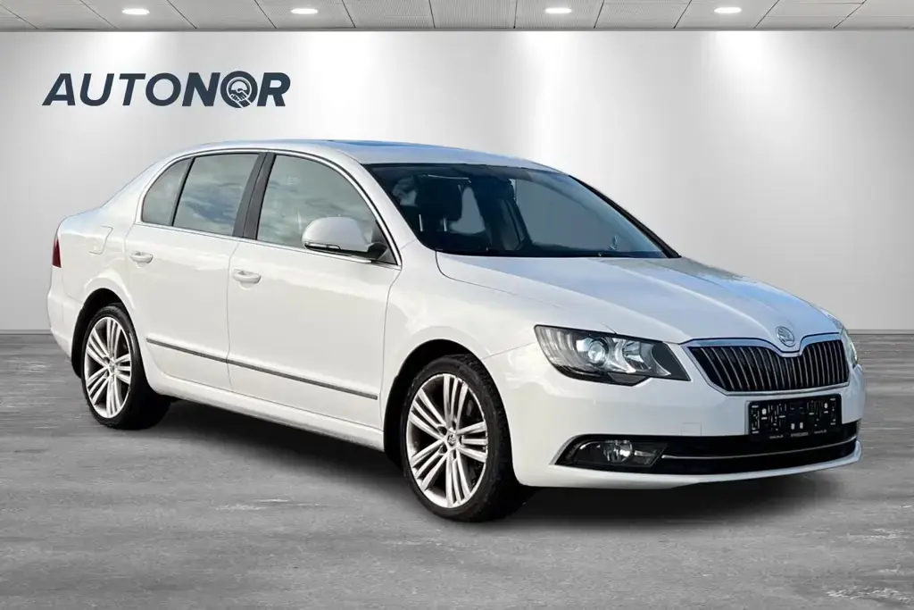 Main__Slider__Photo:Skoda Superb Lim. Elegance 1.8 160PS DSG 11/2013-1