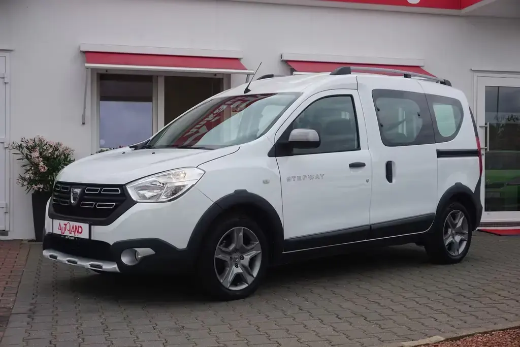 Main__Slider__Photo:Dacia Dokker Stepway Plus Navi Android Apple Klima DAB 01/2021-1